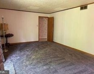 415 Monmouth Drive - Photo Thumbnail 7