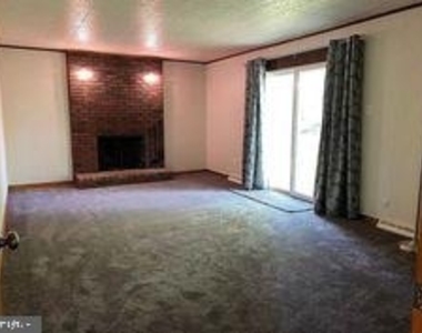 415 Monmouth Drive - Photo Thumbnail 4