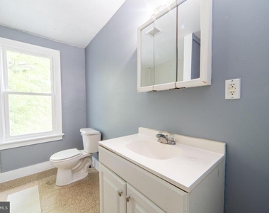 351 N Laurel Street - Photo Thumbnail 4