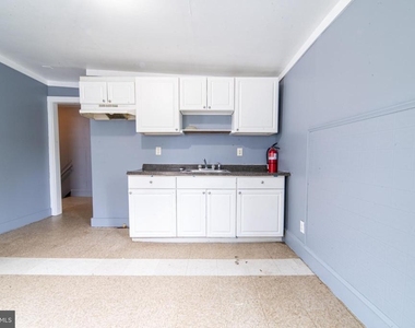 351 N Laurel Street - Photo Thumbnail 3