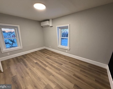 212 Warren Street - Photo Thumbnail 3