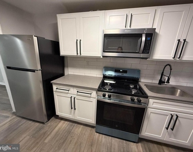 212 Warren Street - Photo Thumbnail 4