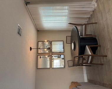 2902 W Straford Drive - Photo Thumbnail 7
