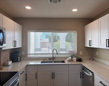 2902 W Straford Drive - Photo Thumbnail 5