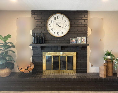 2902 W Straford Drive - Photo Thumbnail 4