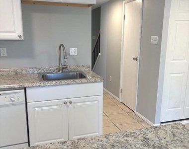 108 Aspen Court - Photo Thumbnail 9