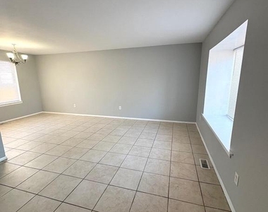 108 Aspen Court - Photo Thumbnail 2