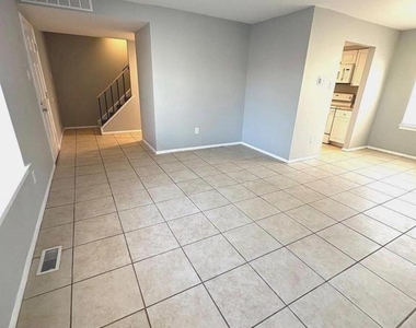 108 Aspen Court - Photo Thumbnail 6