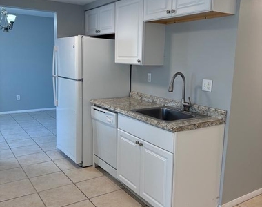 108 Aspen Court - Photo Thumbnail 17