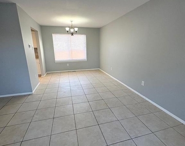 108 Aspen Court - Photo Thumbnail 3