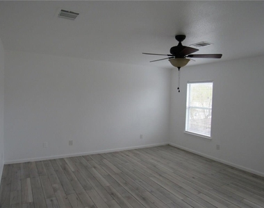 2107 Deer Creek Trl - Photo Thumbnail 11