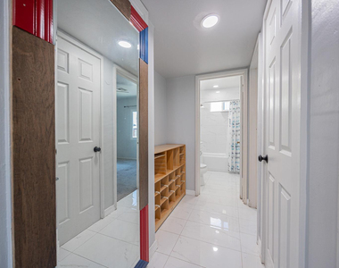 4001 N 15th Avenue - Photo Thumbnail 12