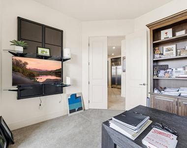 15802 N 71st Street - Photo Thumbnail 10