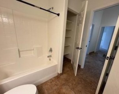 320 N 103rd Street - Photo Thumbnail 15