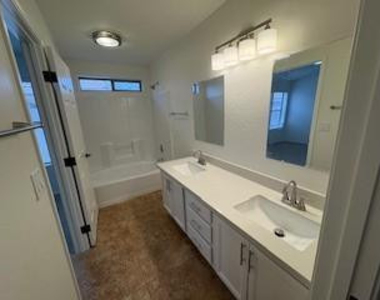 320 N 103rd Street - Photo Thumbnail 17