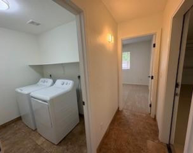 320 N 103rd Street - Photo Thumbnail 9