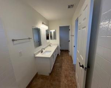 320 N 103rd Street - Photo Thumbnail 16