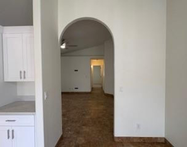 320 N 103rd Street - Photo Thumbnail 6