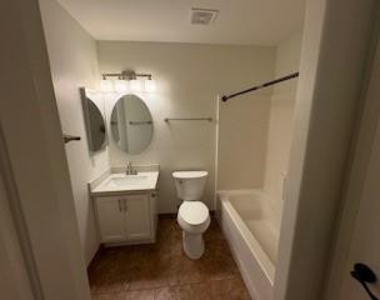 320 N 103rd Street - Photo Thumbnail 10