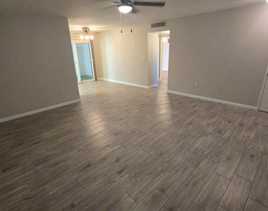 10601 W Bolivar Drive - Photo Thumbnail 11