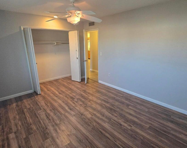 10601 W Bolivar Drive - Photo Thumbnail 25