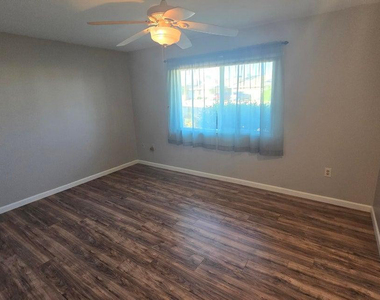 10601 W Bolivar Drive - Photo Thumbnail 24
