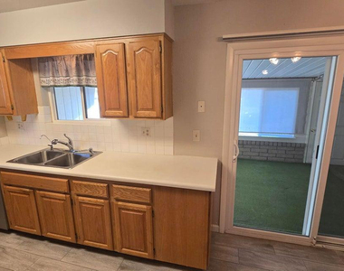 10601 W Bolivar Drive - Photo Thumbnail 14