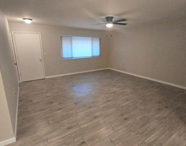 10601 W Bolivar Drive - Photo Thumbnail 7