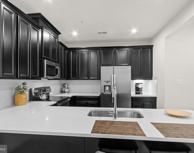 10521 Jim Lovell Lane - Photo Thumbnail 7