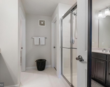 10521 Jim Lovell Lane - Photo Thumbnail 20