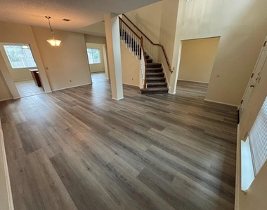 10911 Grassmere Ct - Photo Thumbnail 7
