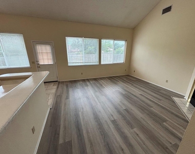 10911 Grassmere Ct - Photo Thumbnail 9