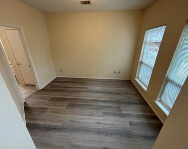 10911 Grassmere Ct - Photo Thumbnail 19