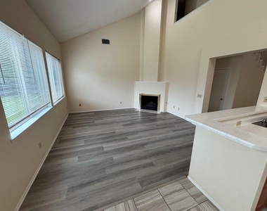 10911 Grassmere Ct - Photo Thumbnail 11