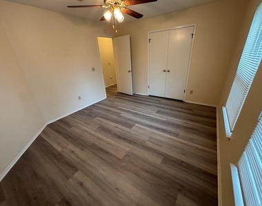 10911 Grassmere Ct - Photo Thumbnail 35