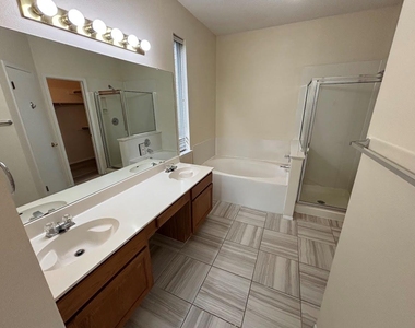 10911 Grassmere Ct - Photo Thumbnail 17