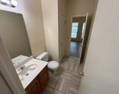 10911 Grassmere Ct - Photo Thumbnail 20
