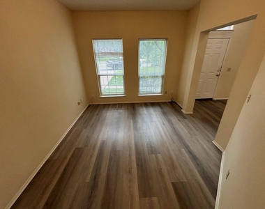 10911 Grassmere Ct - Photo Thumbnail 18