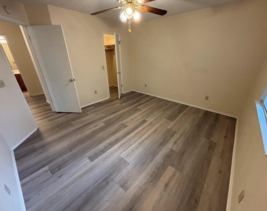 10911 Grassmere Ct - Photo Thumbnail 31
