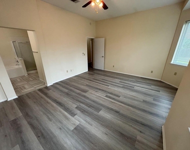 10911 Grassmere Ct - Photo Thumbnail 15