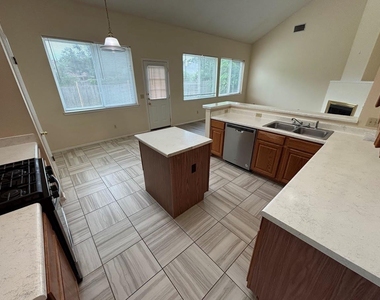 10911 Grassmere Ct - Photo Thumbnail 13
