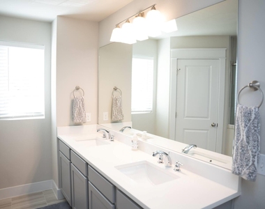 13501 Metric Blvd - Photo Thumbnail 7