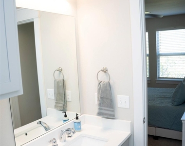 13501 Metric Blvd - Photo Thumbnail 8