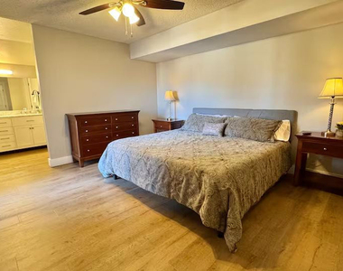 9550 N 94th Place - Photo Thumbnail 13