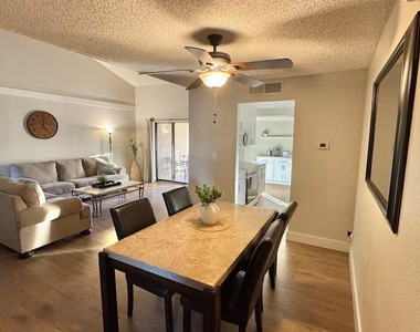 9550 N 94th Place - Photo Thumbnail 12