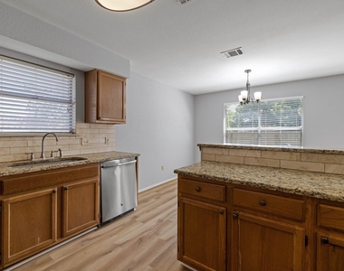 8413 Priest River Dr - Photo Thumbnail 5