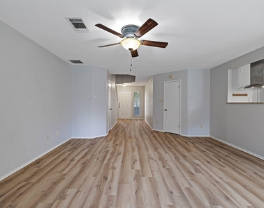 8413 Priest River Dr - Photo Thumbnail 10