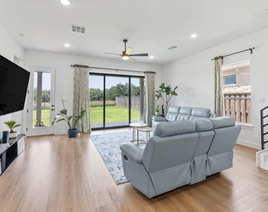 125 Plainsman Ln - Photo Thumbnail 11