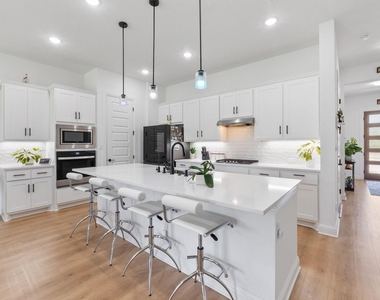 125 Plainsman Ln - Photo Thumbnail 10