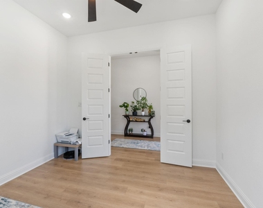 125 Plainsman Ln - Photo Thumbnail 4